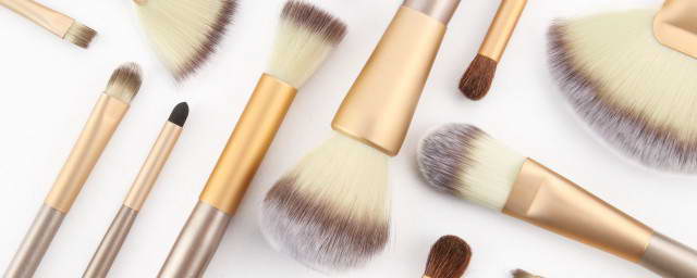 市场监管总局：选购婴配乳粉牢记“四要两不要”