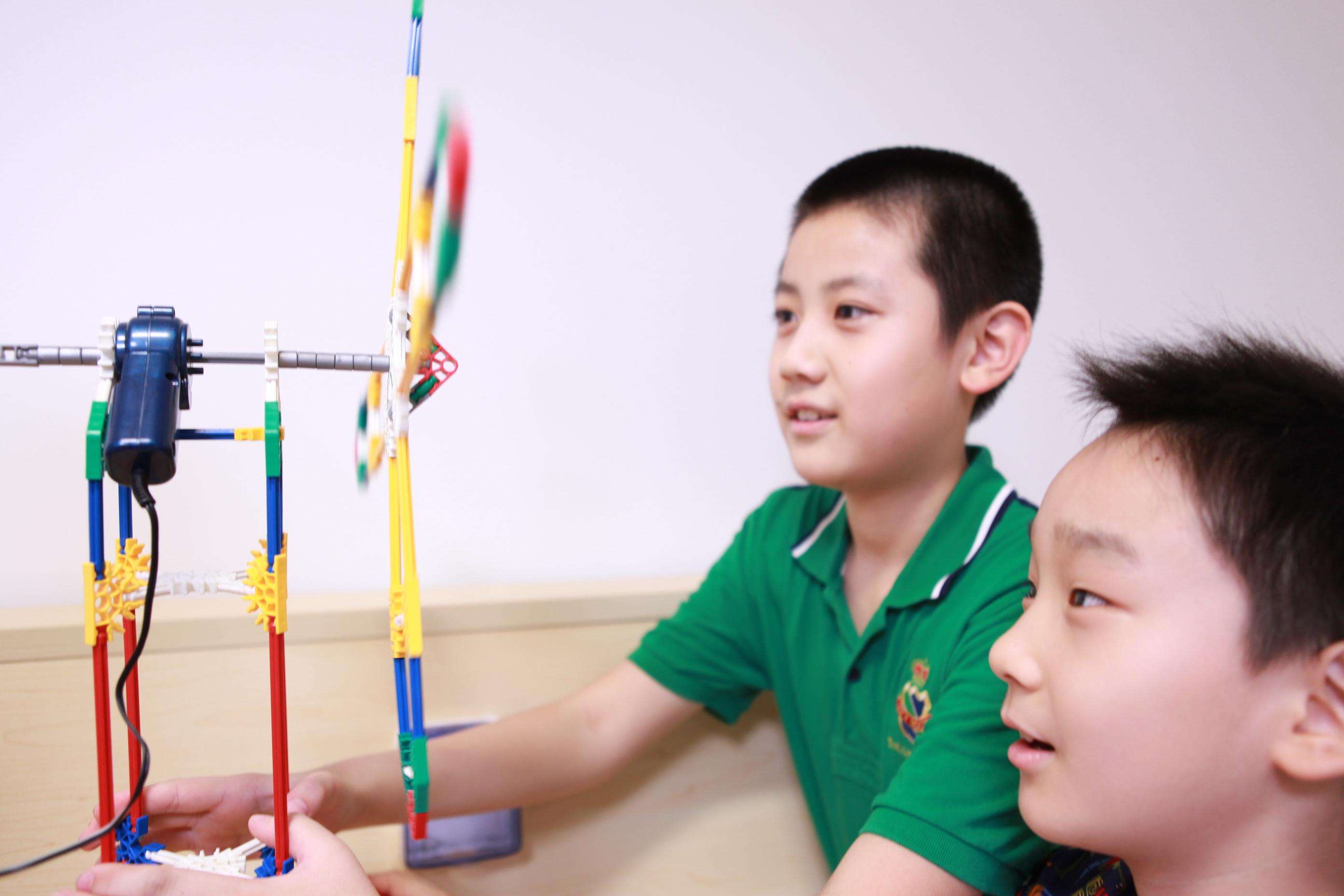 商务部:境外人士可以在自贸试验区开立证券账户或期货账户