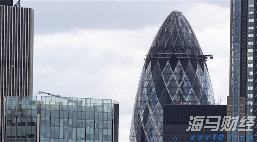 贵港交警：错峰送考护航高考生提前奔赴考点