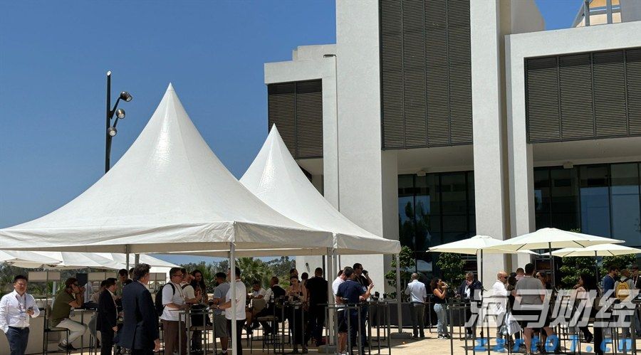 安徽省直机关书画家协会油画水彩画专委会开展走基层进高校活动