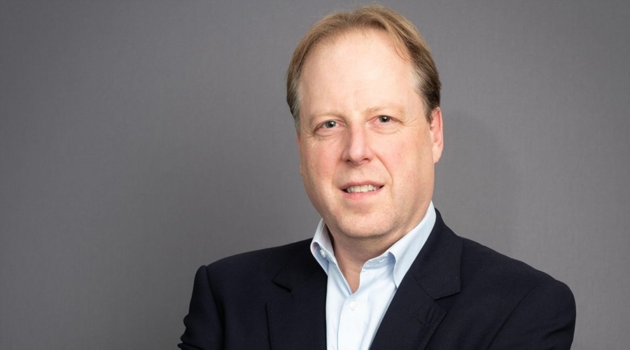 00后摆摊卖菜走红：大芥蓝让人向往乡村 “老猴糖”引来回忆杀